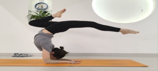 有哪些瑜伽体式特别适合更年期女性？